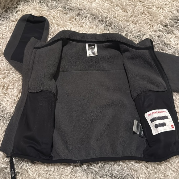 The Northface Toddler Fleece Jacket 2T - Picture 5 of 6